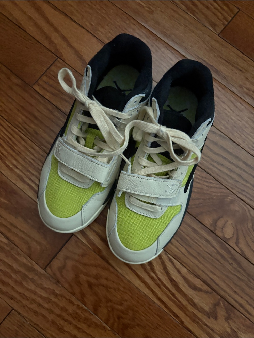 Travis Scott Cactus Jack Nike youth size 2.5 sneakers